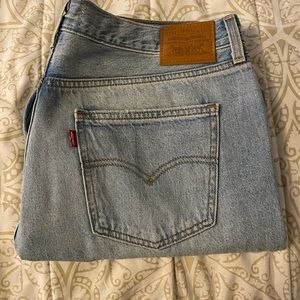 Levi’s Loose Taper Crop Jeans